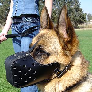 German Shepherd Leather Basket Cage Dog Muzzle for Training and Walking